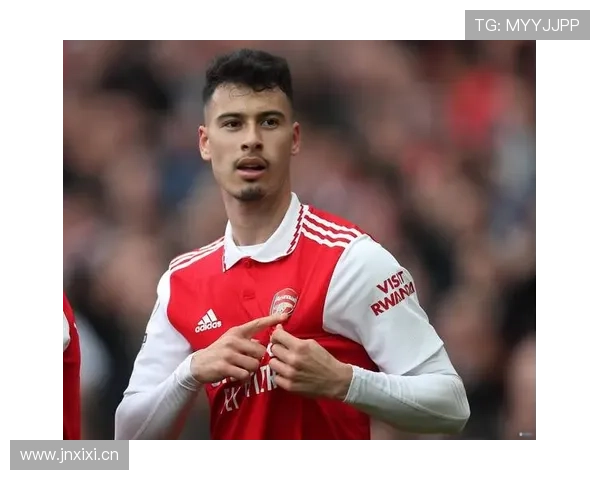 马丁内利攻防一体的边锋全面性解析 马丁内利攻防一体的边锋全面性解析