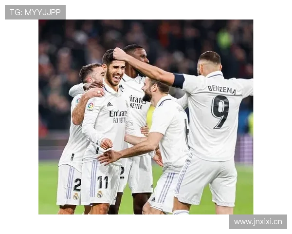 卡瓦哈尔与维尼修斯配合默契,右路进攻表现稳健 卡瓦哈尔与维尼修斯配合默契,右路进攻表现稳健